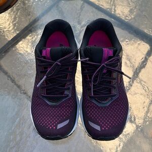 Brooks Ghost 12 women Sz. 7.5